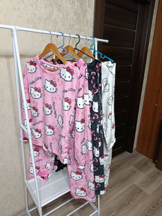 В НАЯВНОСТІ Піжама плюшева Hello kitty,рожева,чорна, біла