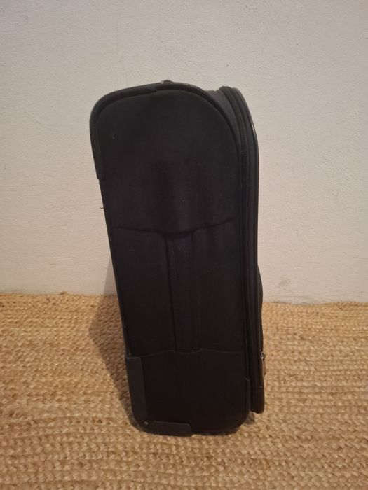 Mala viagem - Troley Delsey preta 
53 x 38 x 20
