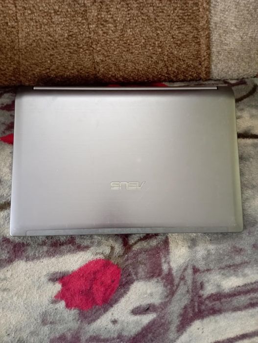 Продам ноутбук на запчастини чи на відновлення