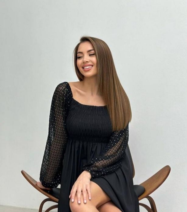 Гарна чорна сукня