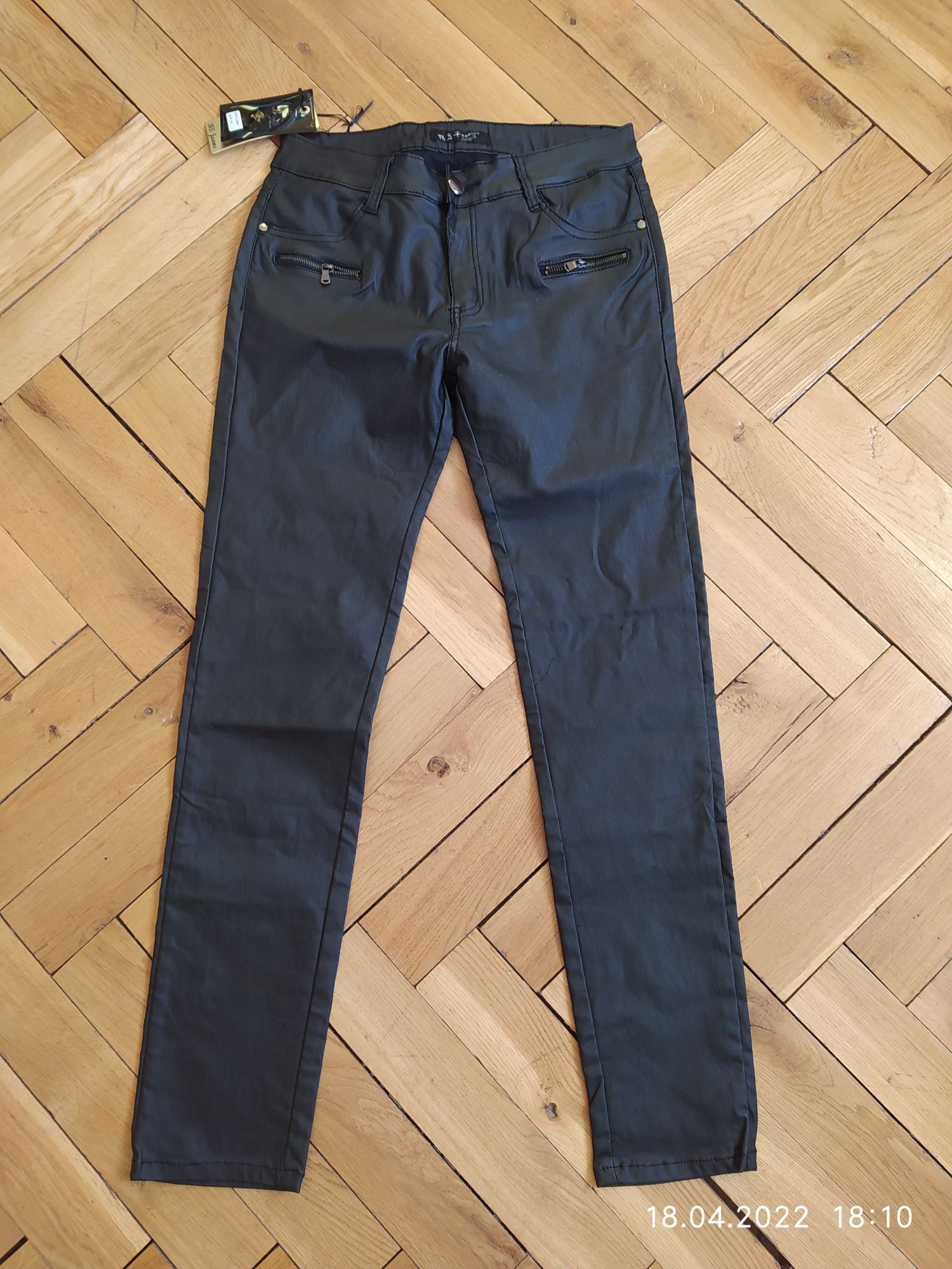 Spodnie woskowane nowe czarne elastyczne 44r BS Fashion 70% cotton