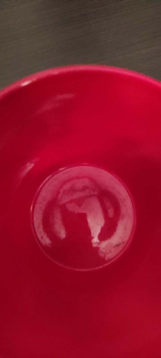 Intensywnie czerwona doniczka osłonka ceramiczna na kwiatek  scheurich