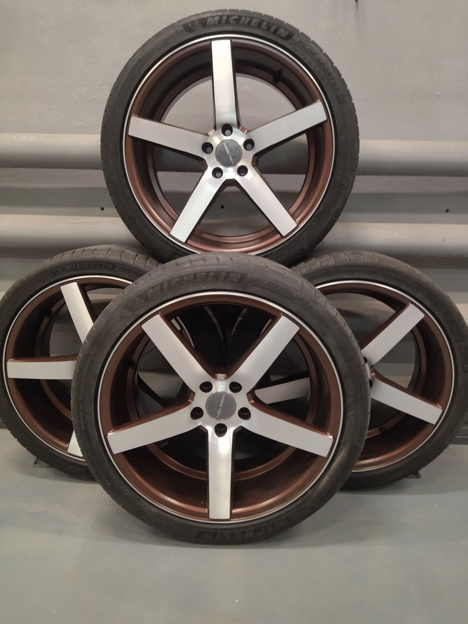 Диски  VOSSEN R19. 5/110. J 8.5. ET45 одноширокі