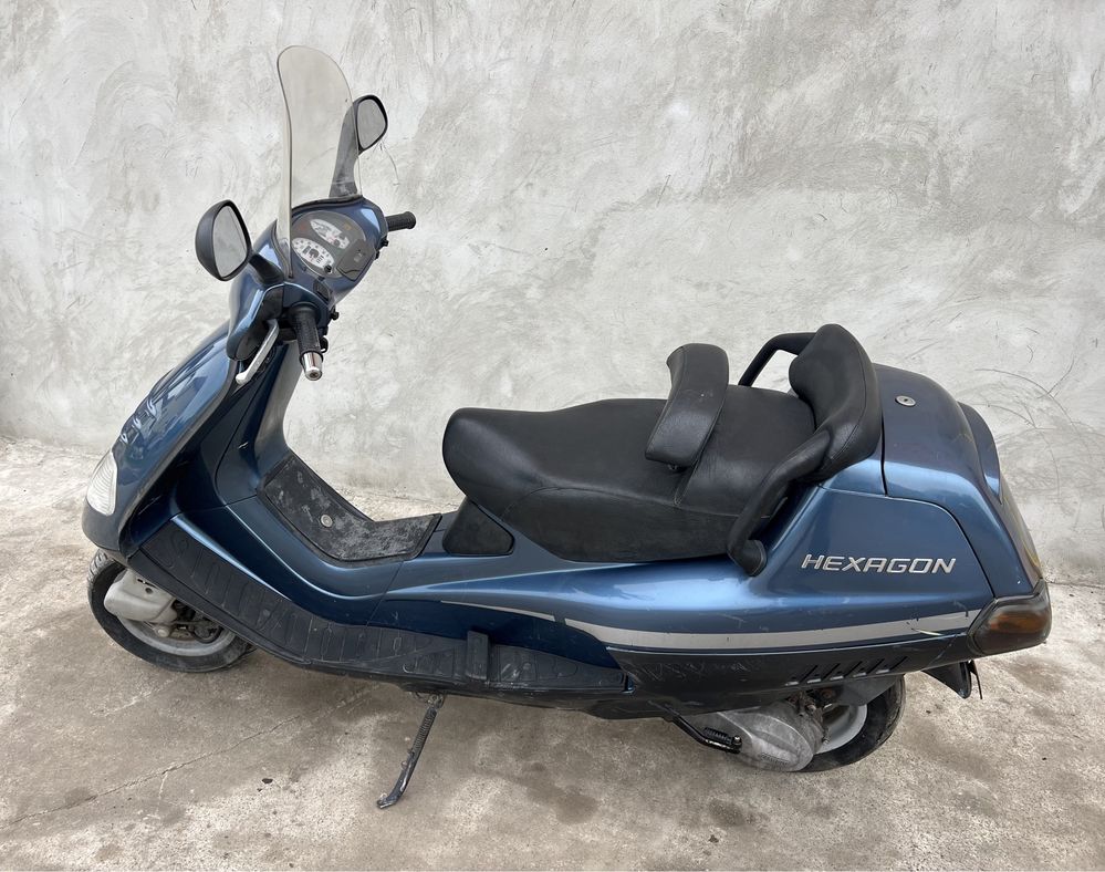 Скутер Piaggio Hexagon