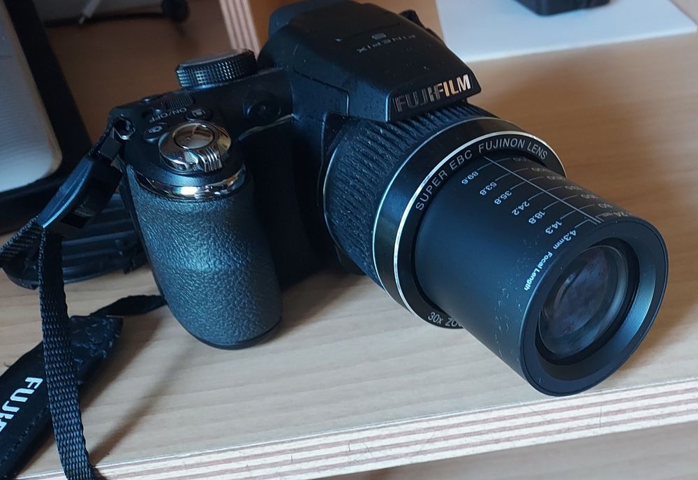 Maquina Fotográfica Fujifilm FINEPIX S 4000