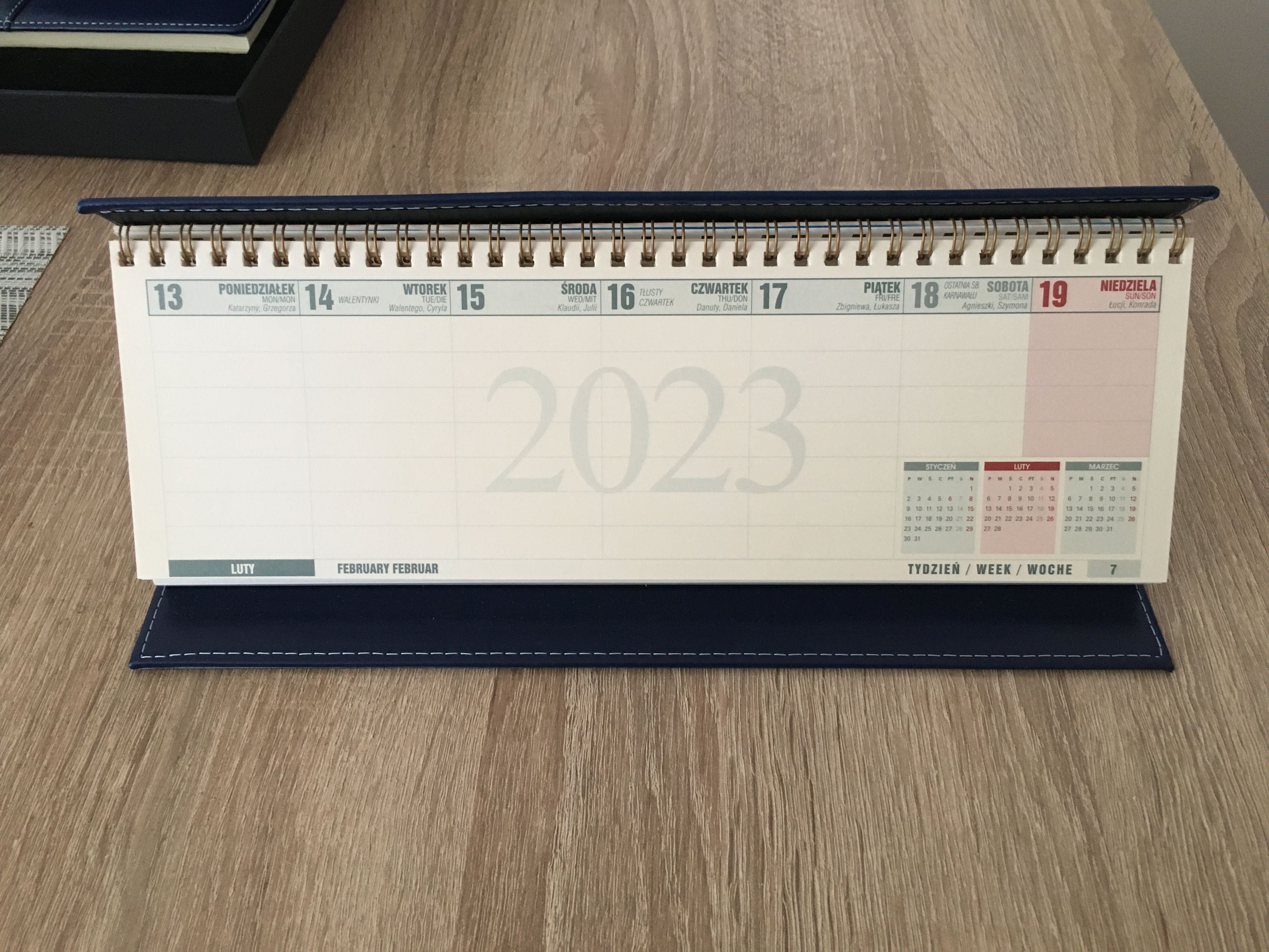 Elegancki Notes  i kalendarz na biurko w pudełku UWAGA 2023