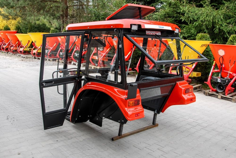 Kabina Ursus C-330 NAGLAK dach i błotniki z tworzywa (włókno szklane)