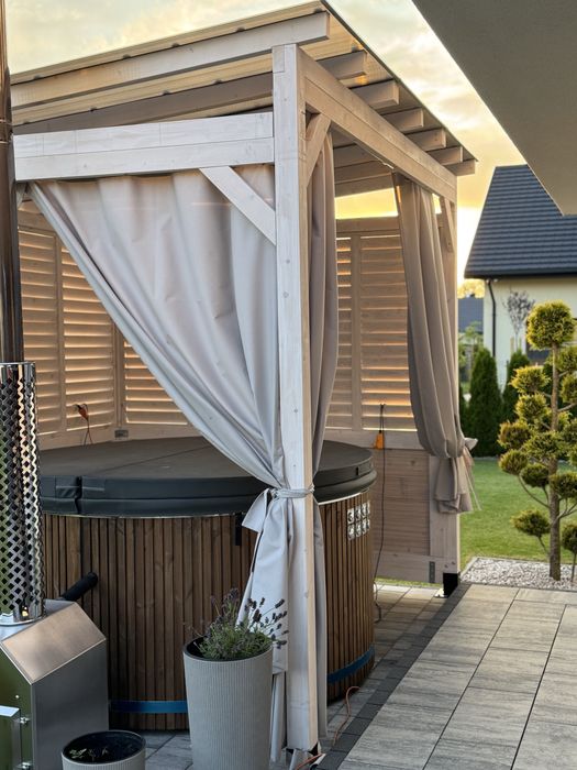 Atlana Altanka ogrodowa, ruchome żaluzje, poliweglan na dachu