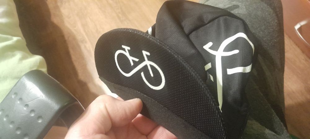 Czapka kolarska z daszkiem