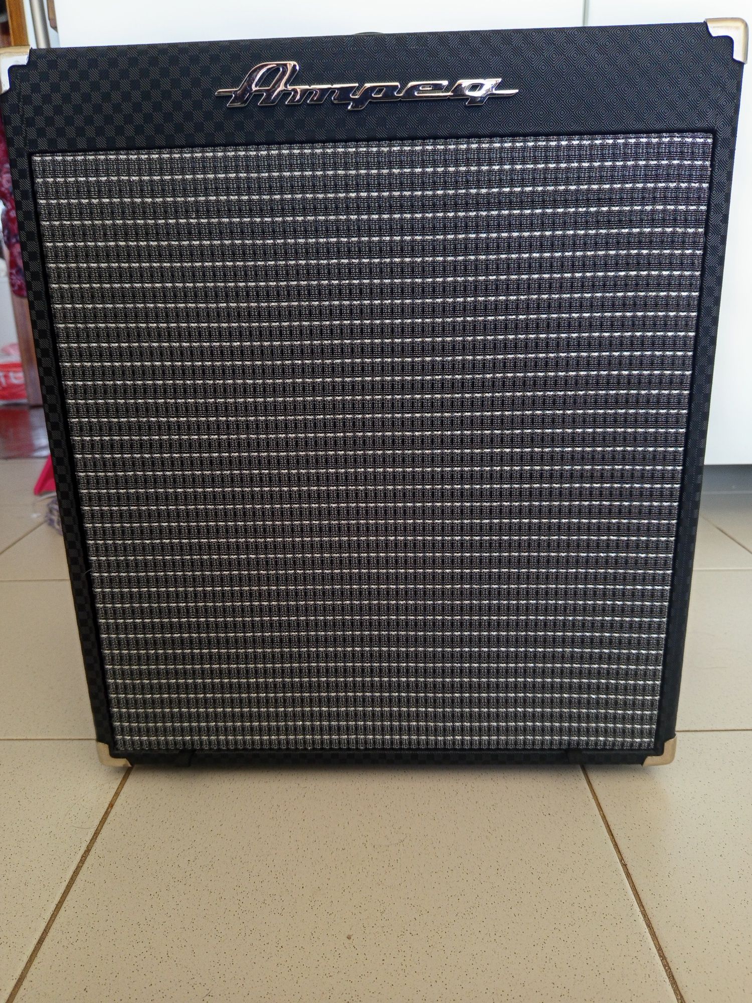 Amplificador de baixo Ampeg Rocket Bass RB-110