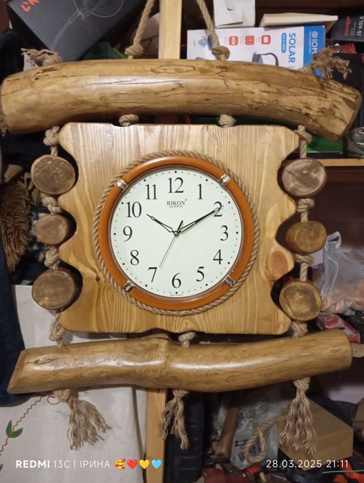 Часы, ручной работы.