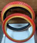 Pneus bmx 20x1.75 vermelhos/creme e tampões amarelos