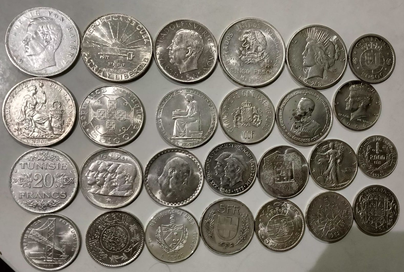 Продам крупные серебряные монеты