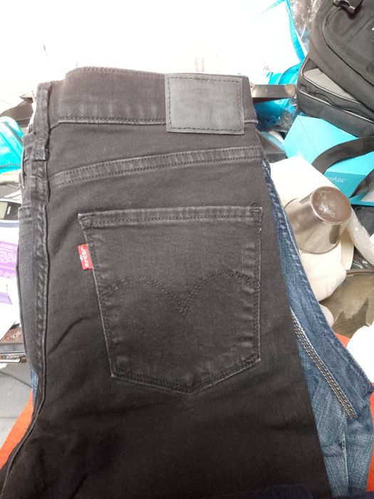 8 Vaqueros Levi's W29