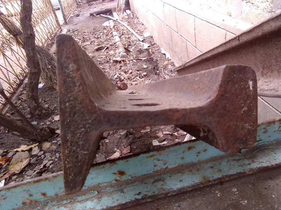 Два швеллера  1м.50 см, другой 1м. 70 см.