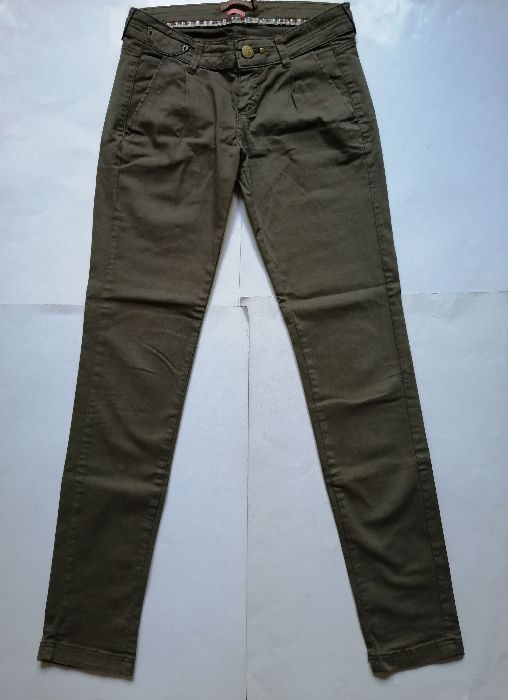 Bershka spodnie khaki oliwkowe rozmiar XS / 34