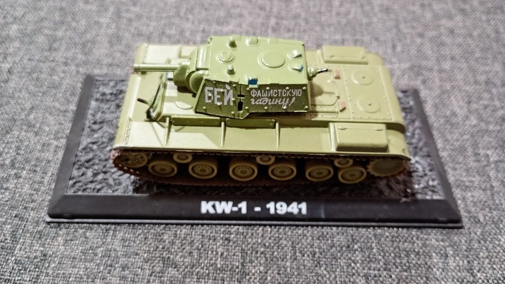Czołg KW-1  1941.1/72.