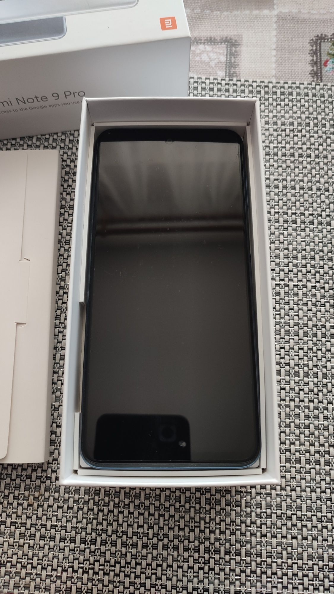 Sprzedam smartfon Xiaomi Redmi Note 9 Pro