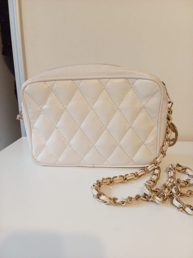 Piękne mini cross body torebka Chanel stanie bardzo dobrym