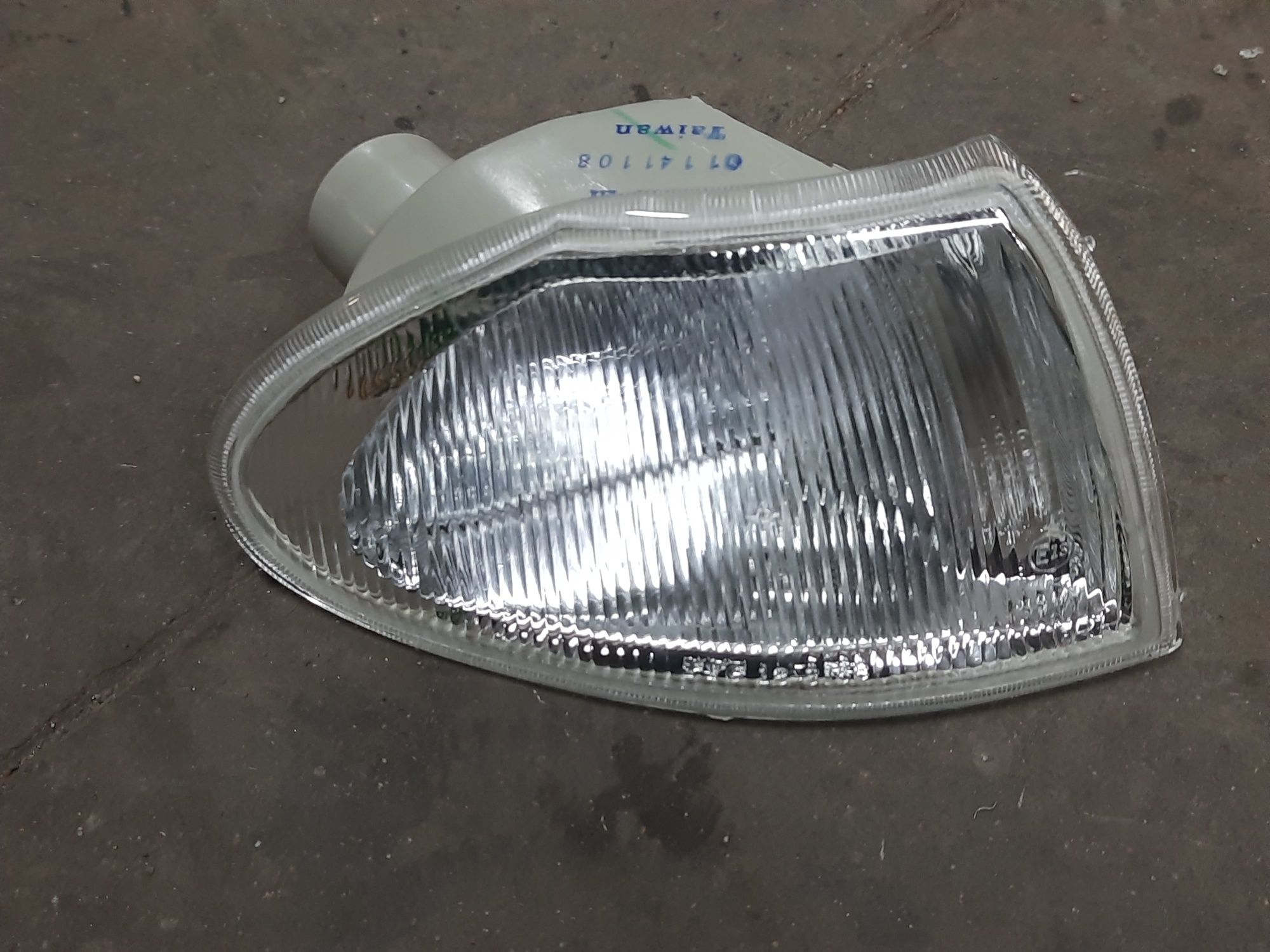 Lampa kierunkowskazu przednia prawa - Opel Astra F (3 szt)