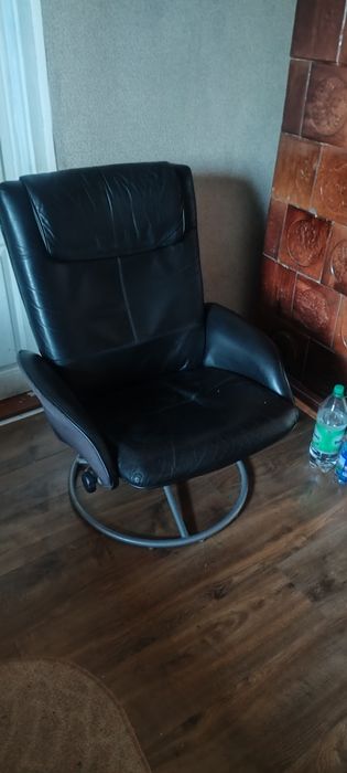 Крісло для відпочинку шкіряне.