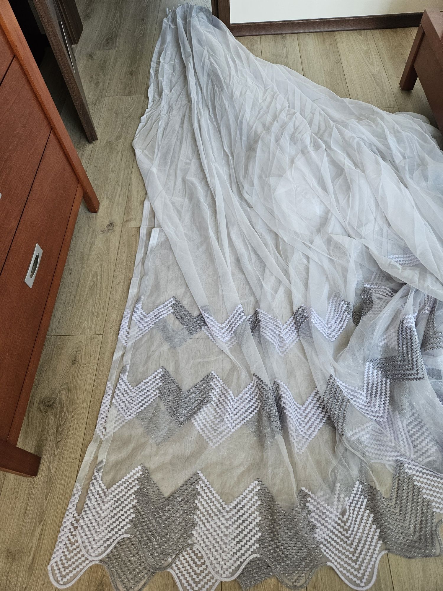 Firanka biała na taśmie  szerokość ok.950cm