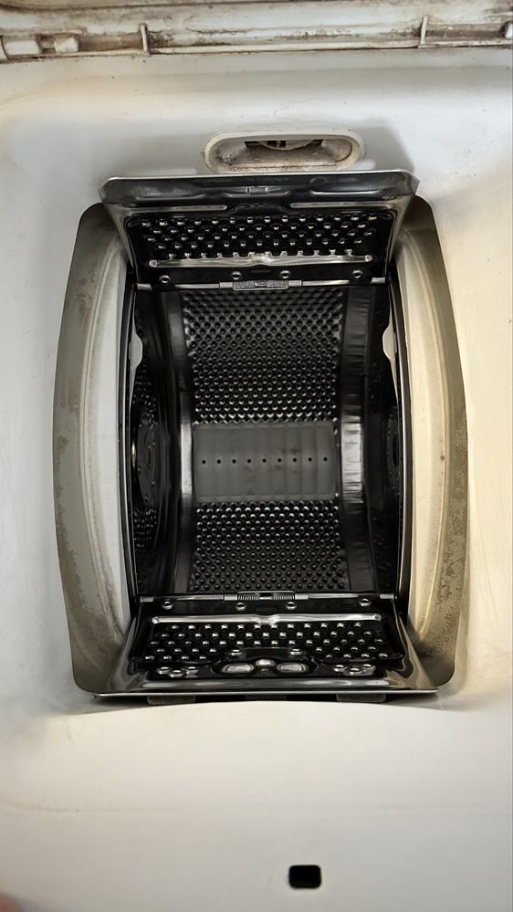 Продам пральну машину Electrolux (потребує ремонт)
