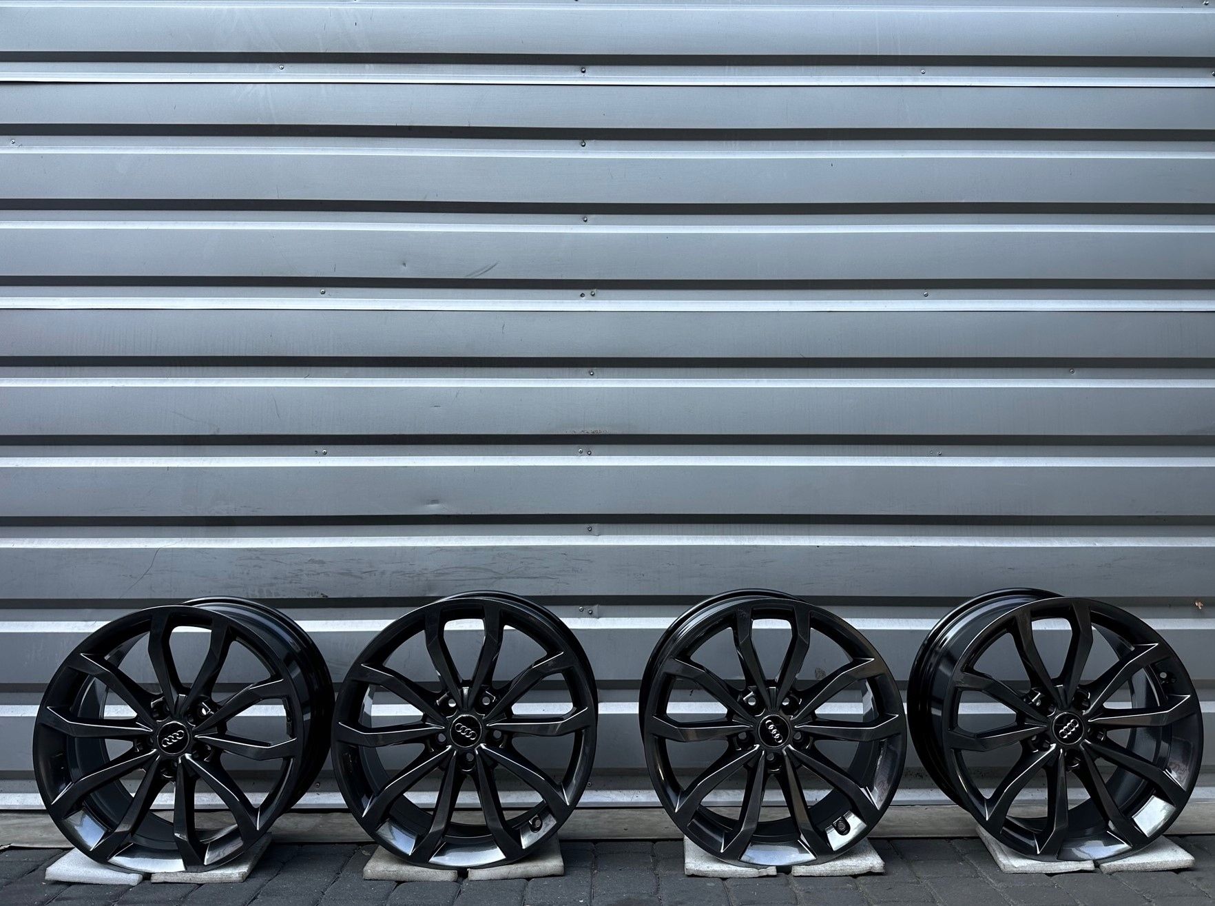 NOWE Oryginalne Felgi Audi 18 A3 A4 A6 A8 Q3 Q5 TT