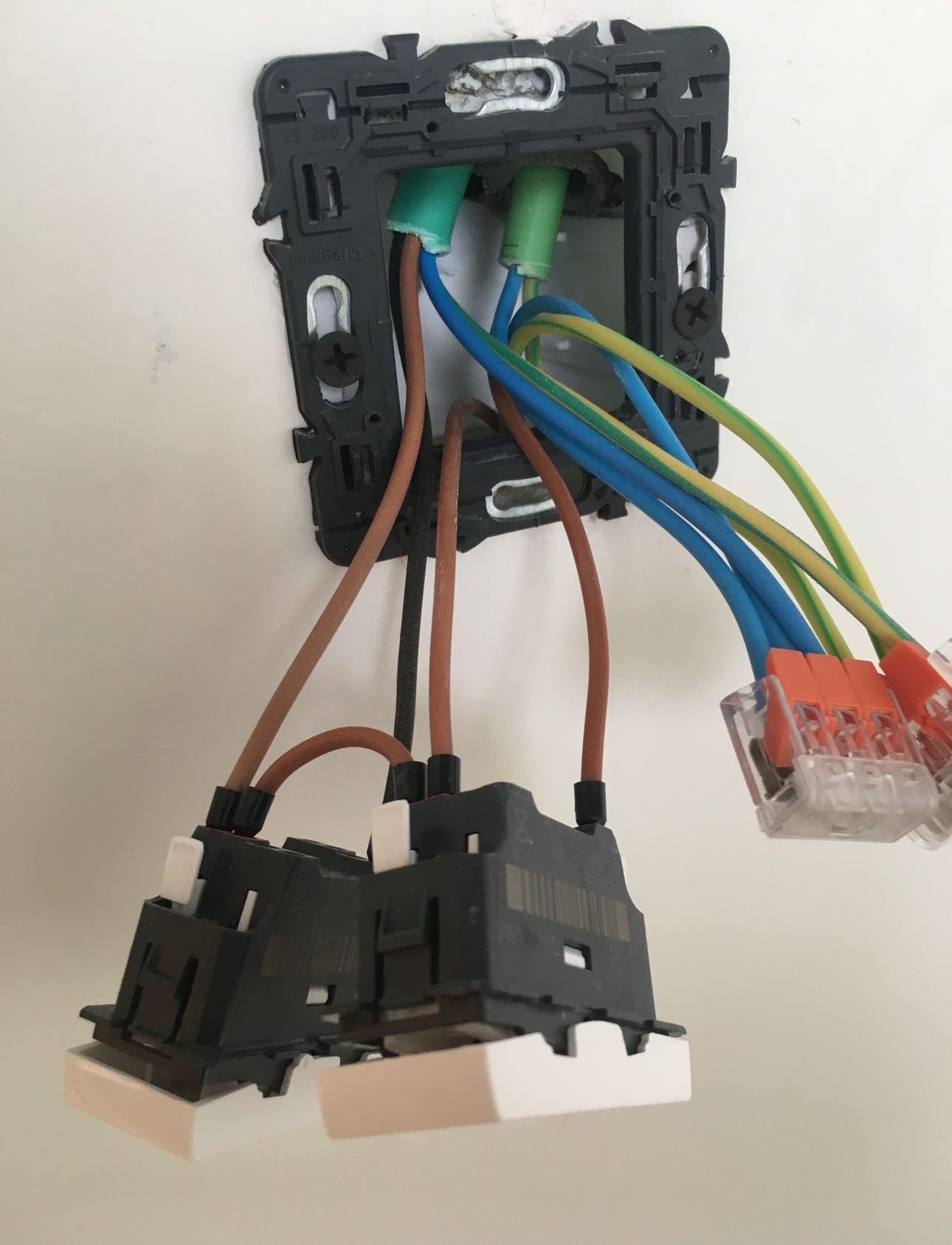 Serviços de Eletricista – Profissional Qualificado DGEG e OEP.