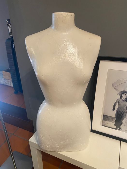 Busto de mulher esferovite