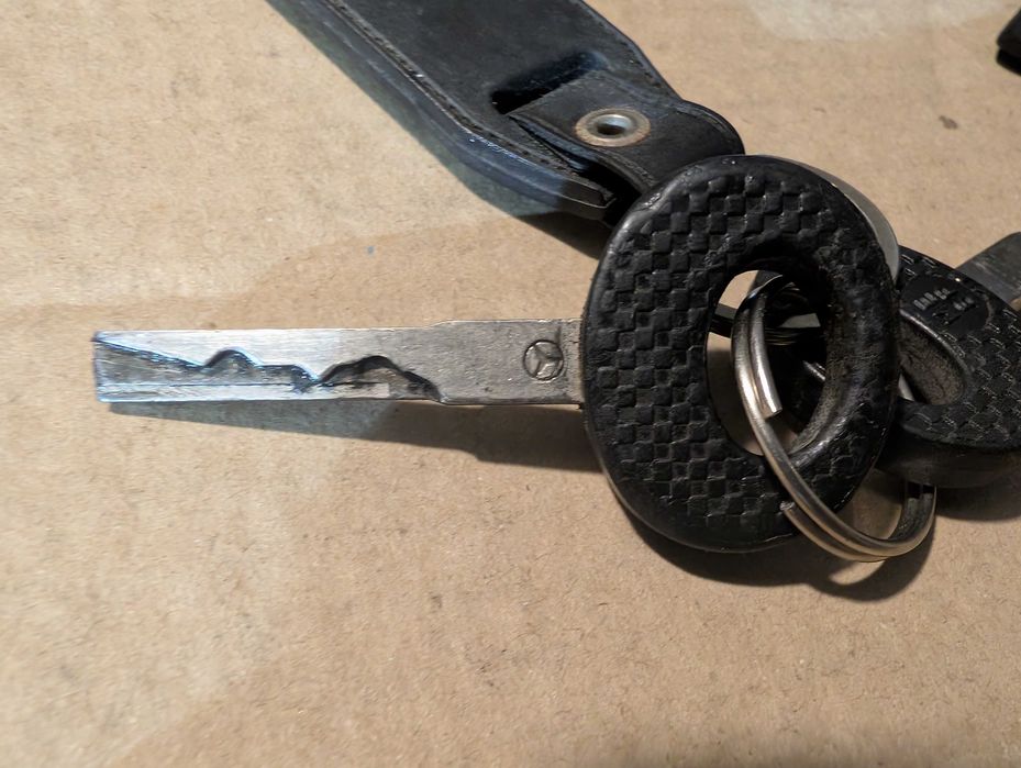 Zestaw zamków do Mercedesa W201