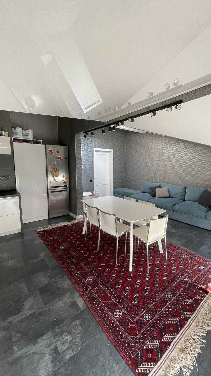Продаж 3-кімнатної квартири в центрі (вул. Бельведерська)