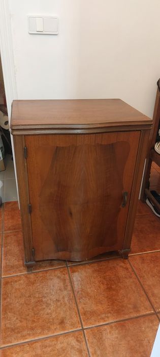 Máquina de costura e de bordar elétrica, Singer com móvel