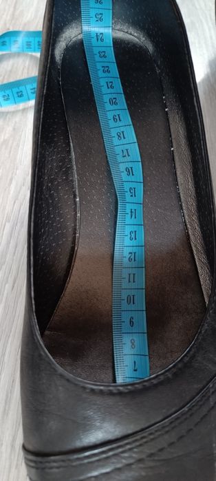 Damskie półbuty czarne niska koturna skóra