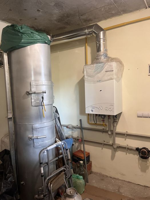 Дім на Космосі з незавершеним ремонтом .