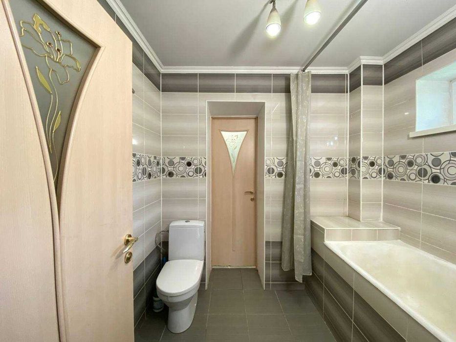 Продаж будинку в центрі міста біля річки!