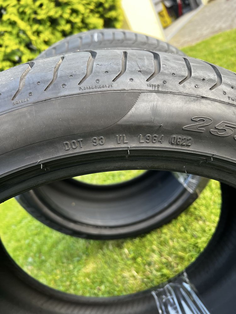 Opony Pirelli Zero 255/40 R19