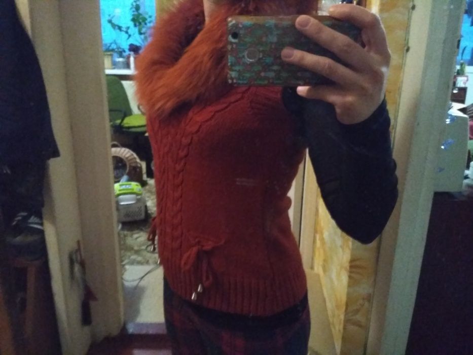 Жилет жилетка джемпер с мехом женский кирпичный цвет свитер без рукаво