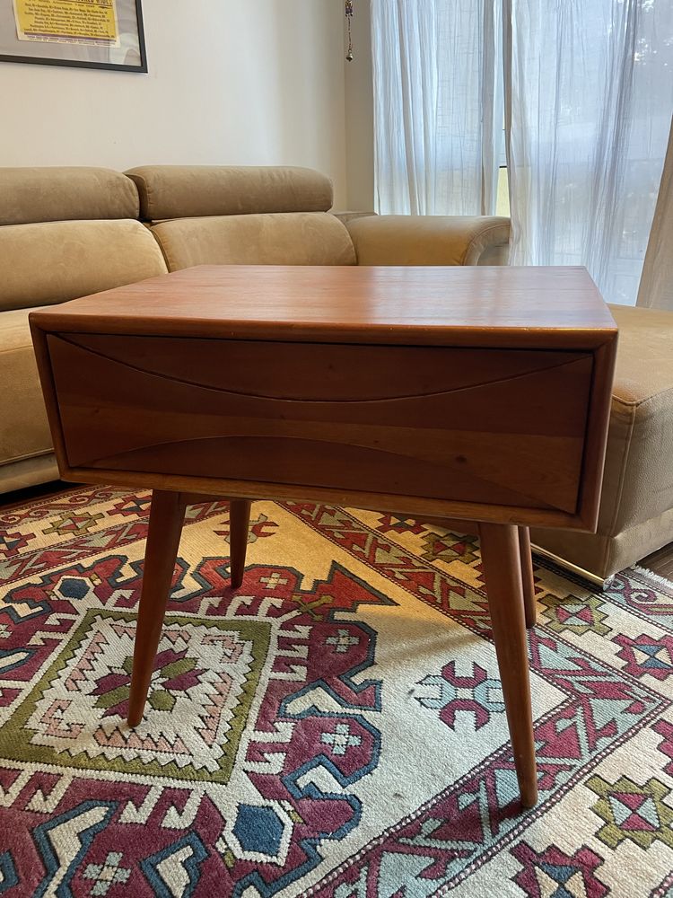 Mesa cabeceira / Apoio vintage estilo dinamarques