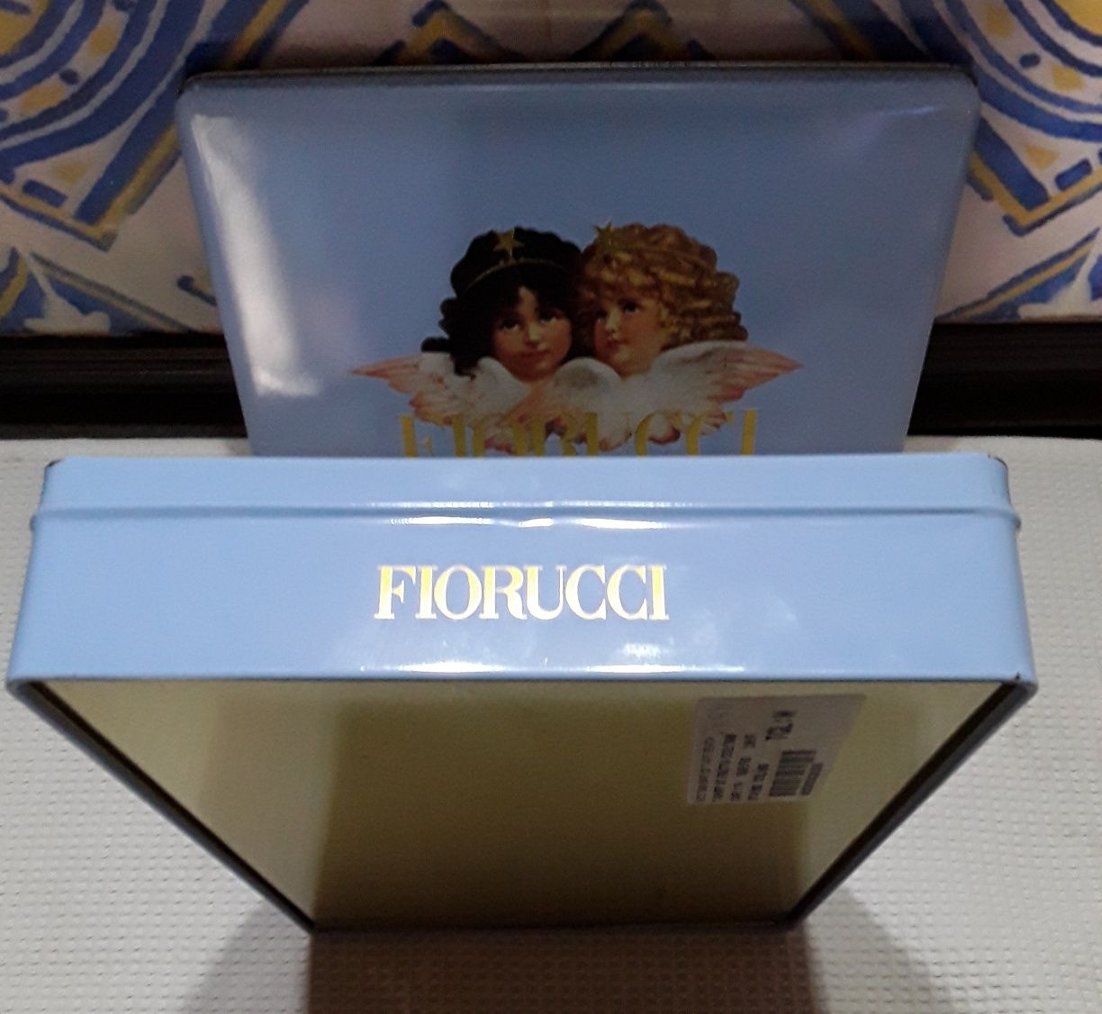 Fiorucci - caixa antiga azul com anjos (vazia)