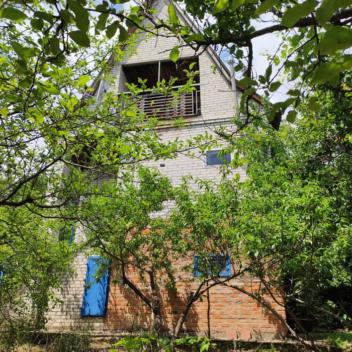 Продам будинок з земельною ділянкою