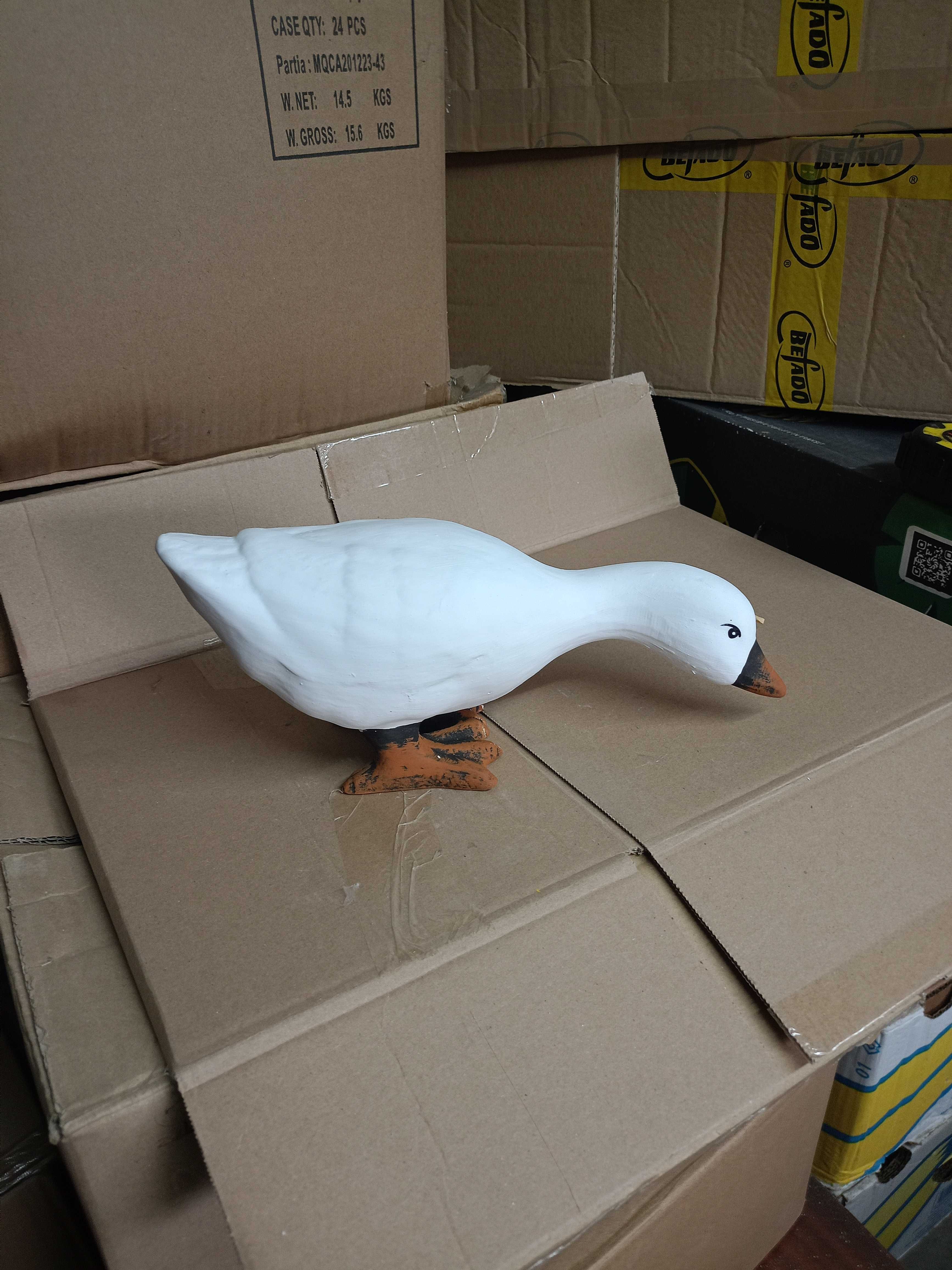 gaska ceramiczna biala jedzaca