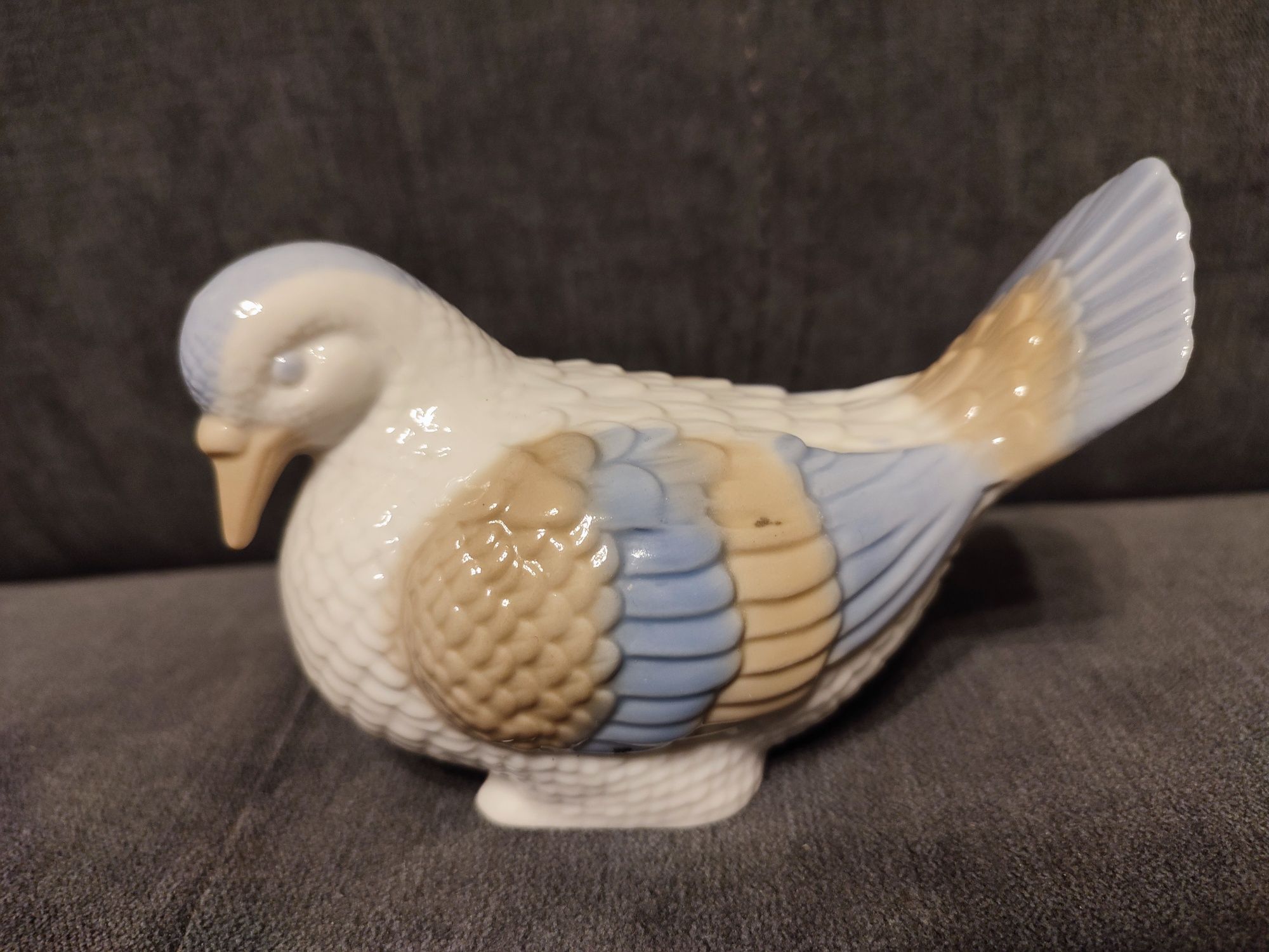 Figurka porcelanowa gołębia