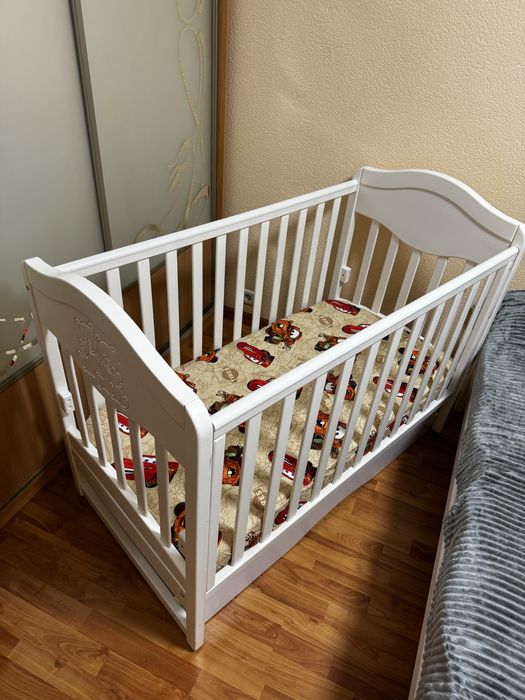 Дитяче ліжечко Angelo Lux-2 з маятниковим механізмом та шухлядою