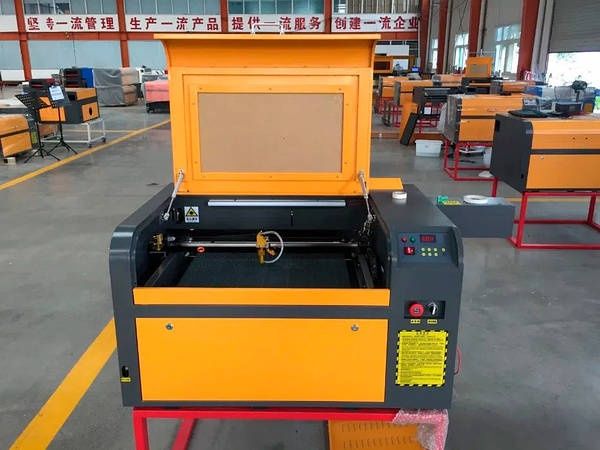 Продам лазерний станок СО2