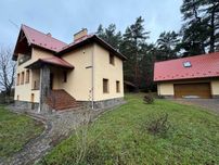 Продається двоповерховий  будинок у Брюховичах поряд з лісом