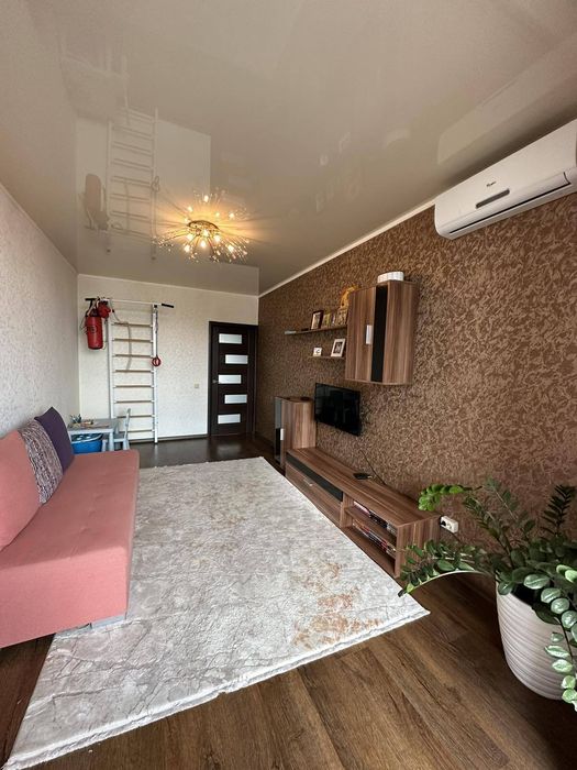 Двостороння 2к з класним ремонтом. ТОРГ! 24255