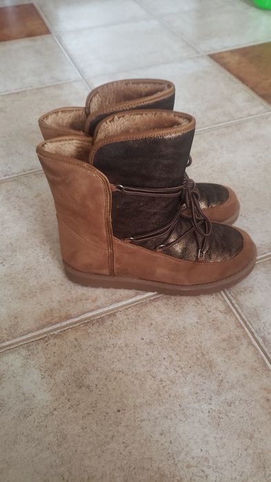 Стильні жіночі  Уггі