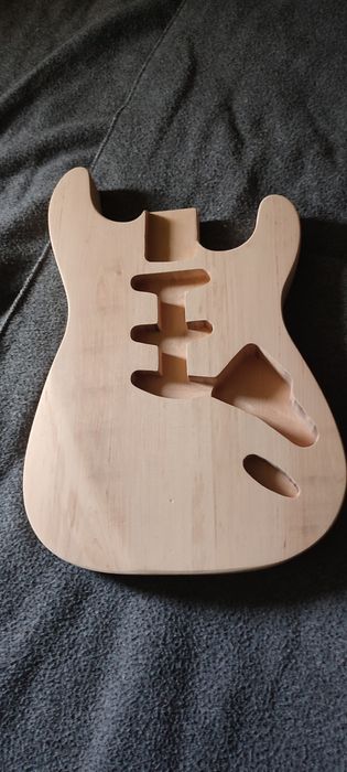 Дека корпус  Fender Stratocaster ... jazz bass