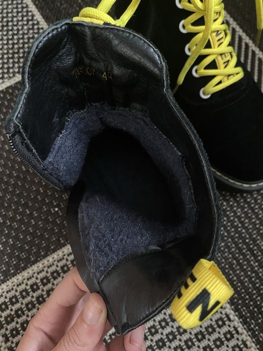 Зимове взуття з жовтими вставками,дужее тепле,для дітей і для дорослих